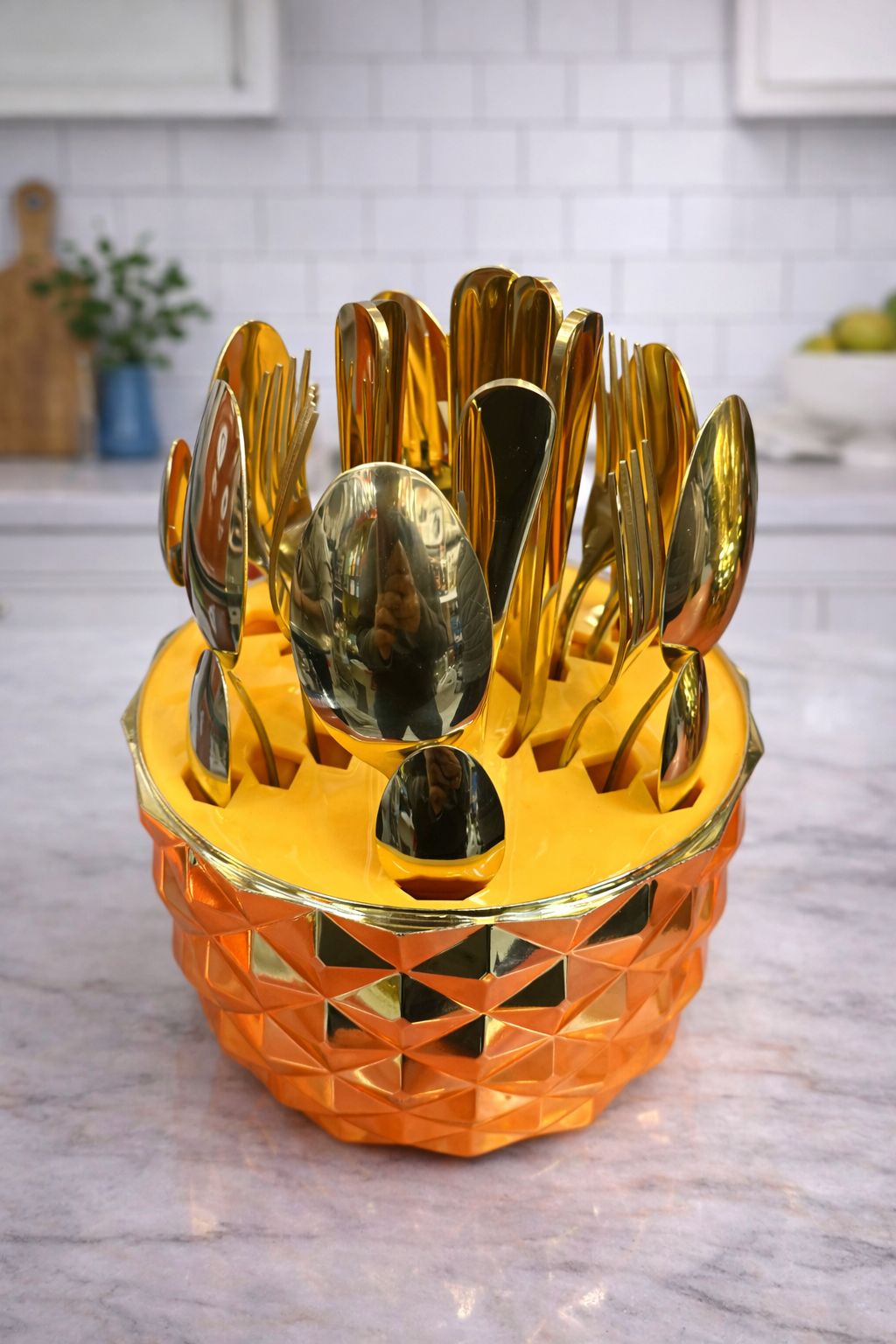 Pineapple Shape Golden PVD Coated Cutlery Set – 24 Pcs Premium Stainless Steel Flatware with Storage Jar (6 Spoons, 6 Baby Spoons, 6 Forks, 6 Butter Knives)